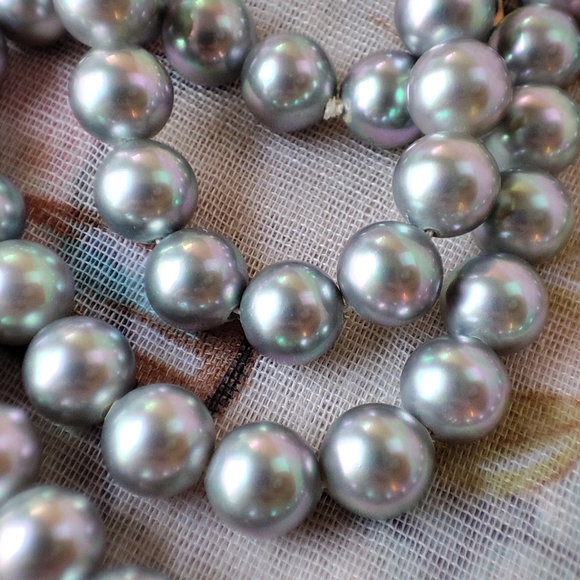 Glass Gray Grey Faux Pearls Necklace Vintage Clasp EUC - Picture 5 of 6